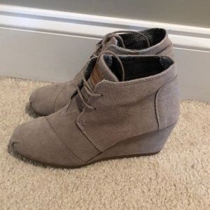Toms wedges
